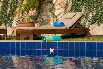 Фото Le Petit Village Hotel