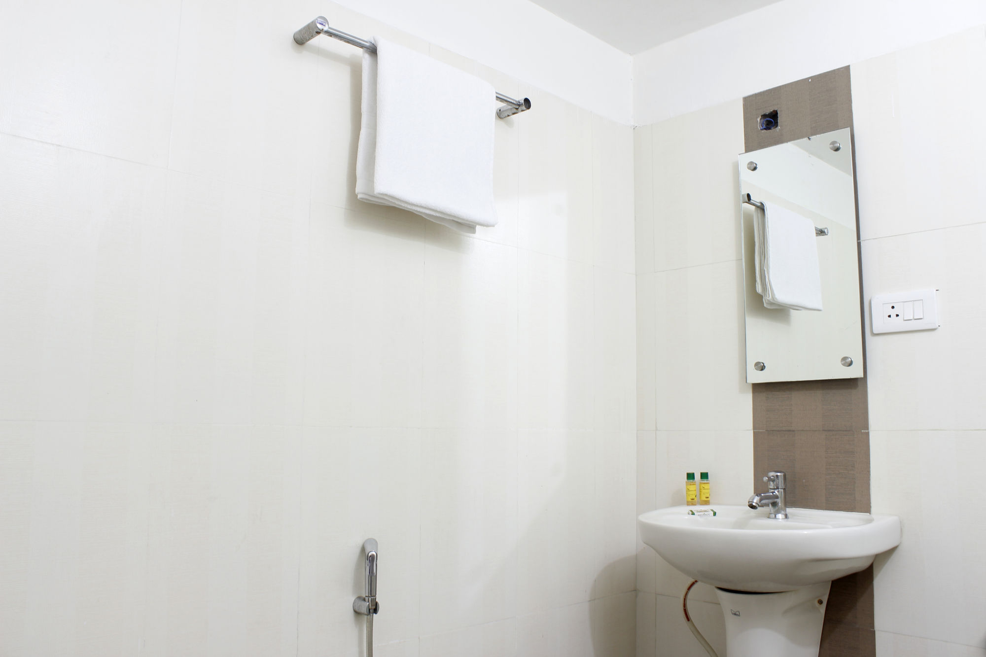 Фото FabHotel Siri Inn Madhapur