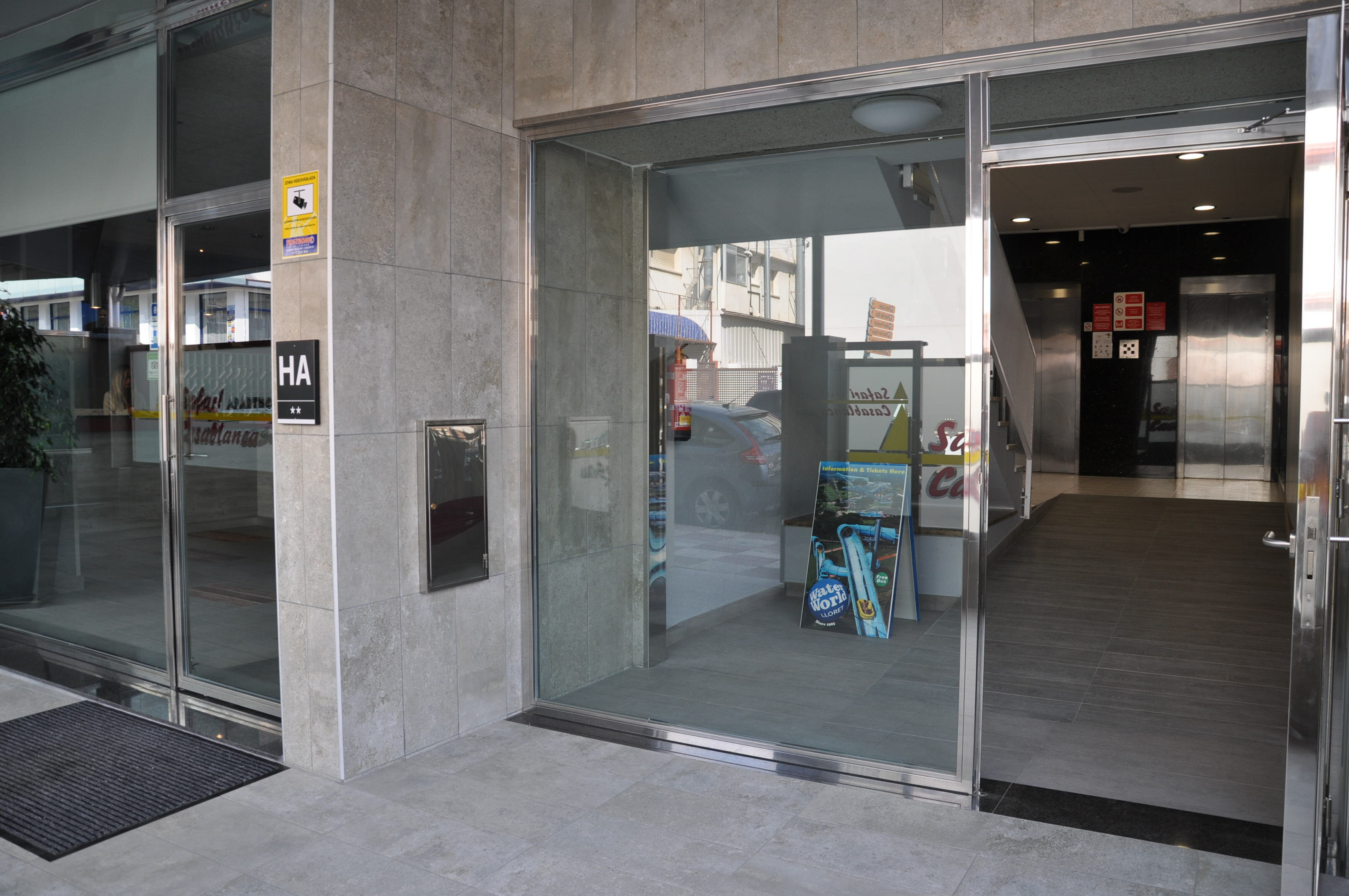 Фото Aparthotel Safari