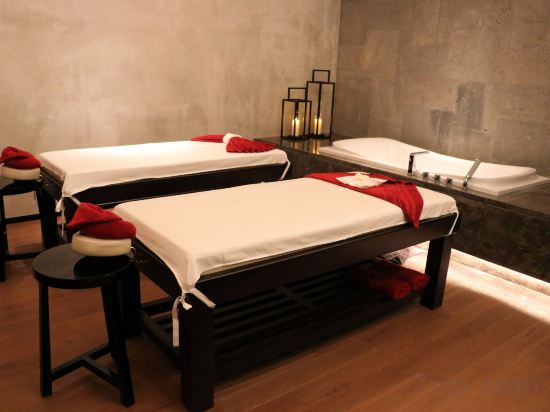 Фото Wyndham Grand Yangon Hotel