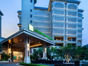 отель Holiday Inn Hotel and Suites Sanya Yalong Bay