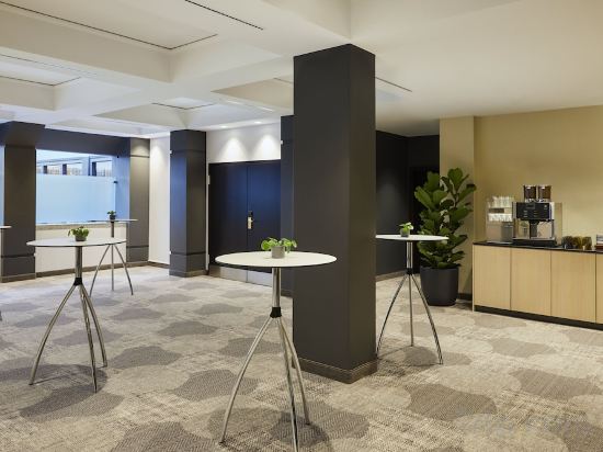 Фото Crowne Plaza City Alster