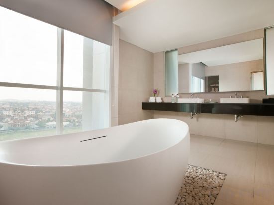 Фото Hotel Santika Radial Palembang