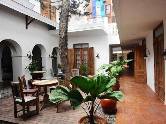 Фото Adhisthana Hotel