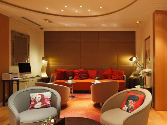 Фото Westside Arc de Triomphe