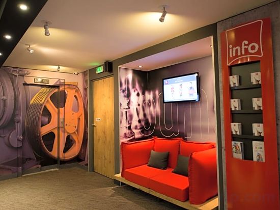 Фото ibis Paris Brancion Parc des Expositions 15eme