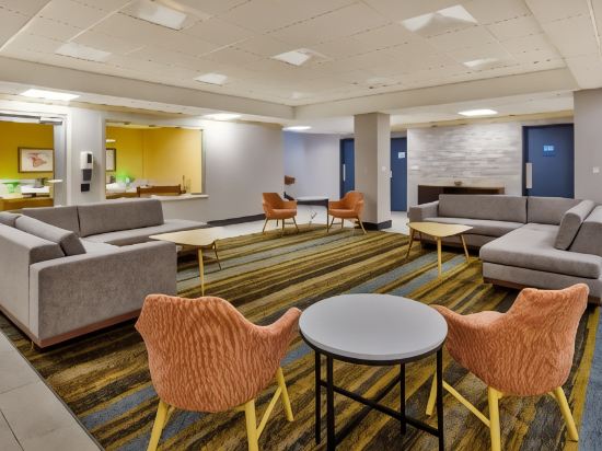 Фото Holiday Inn Westbury - Long Island, an Ihg Hotel