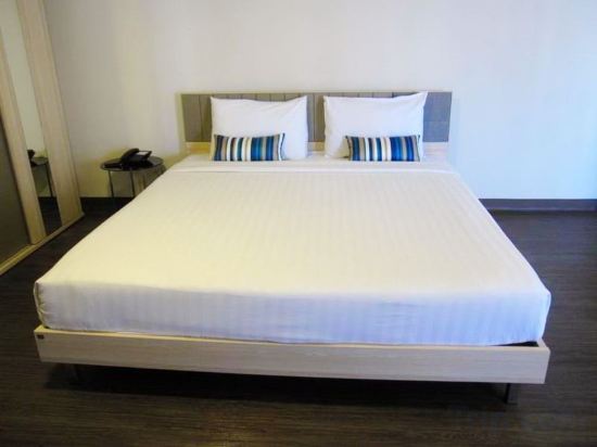 Фото Samran Place Hotel