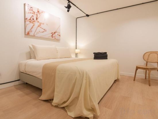 Фото Mini-me Hubs - Charm Suites in Old City