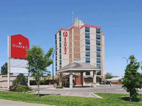 Фото Ramada by Wyndham Lethbridge