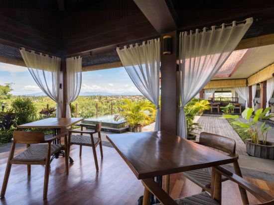Фото Ubud Village Hotel