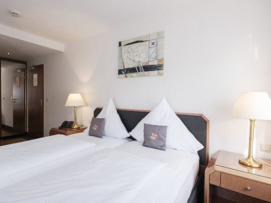 Фото Hotel Flora Stuttgart - Möhringen