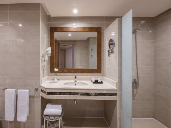 Фото Charmillion Gardens Aquapark Resort