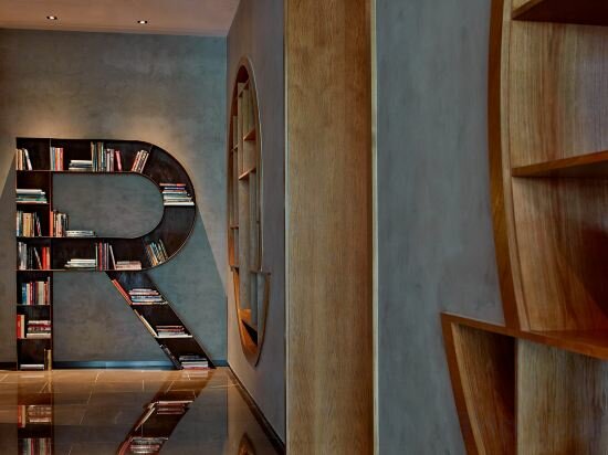 Фото Renaissance Shanghai Caohejing Hotel