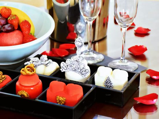 Фото Renaissance Tianjin Lakeview Hotel