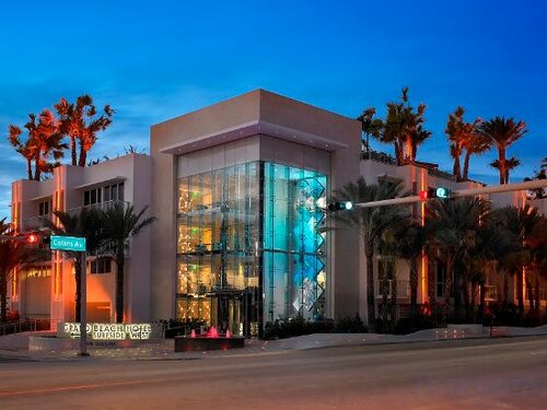 Внешний вид отеля Grand Beach Hotel Surfside West в Сёрфсайде, фото 1