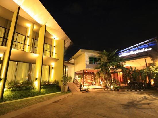 Фото The White Elephant Home