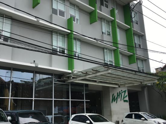 Фото Whiz Hotel Malioboro Yogyakarta