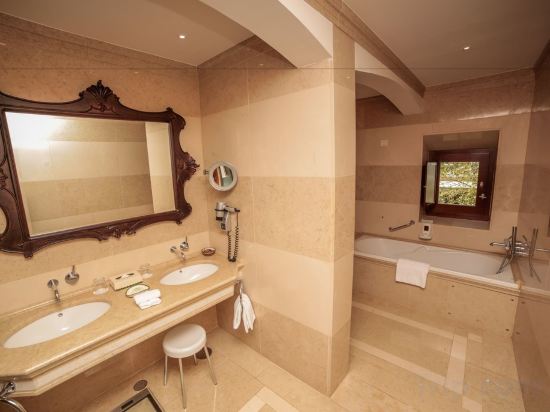 Фото Convento do Espinheiro, Historic Hotel & SPA