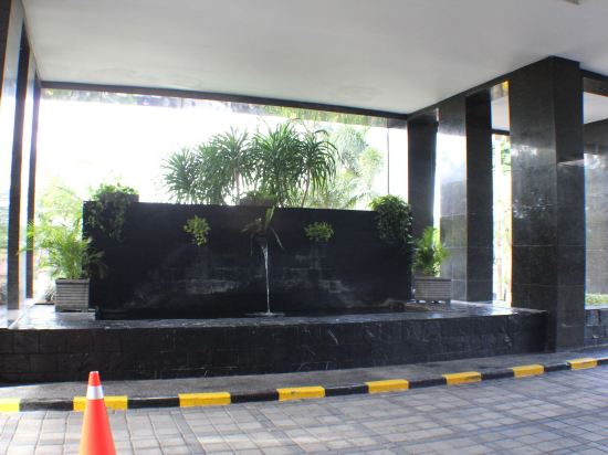 Фото Hotel Santika Pandegiling Surabaya