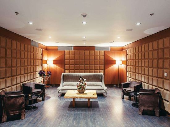 Фото The Emblem Hotel