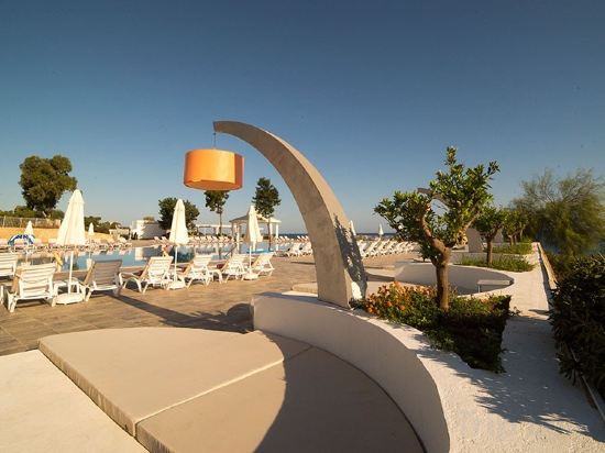 Фото Jasmine Court Hotel & Casino