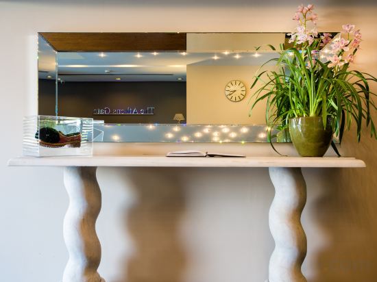 Фото The Athens Gate Hotel