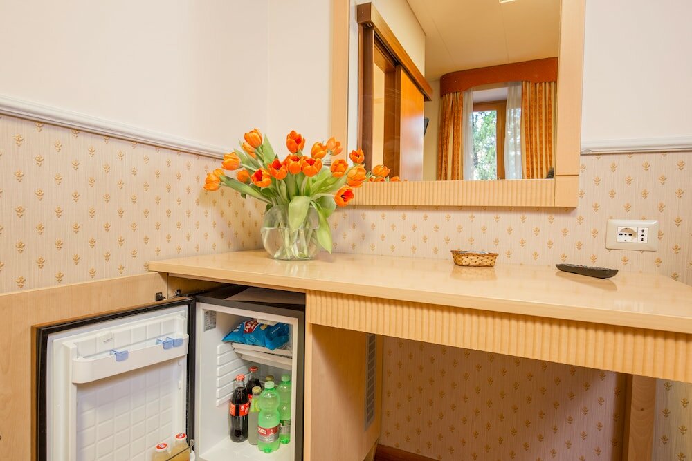 Фото Hotel Arco Di Travertino