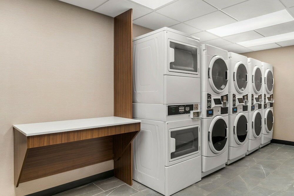 Фото Quality Suites Laval