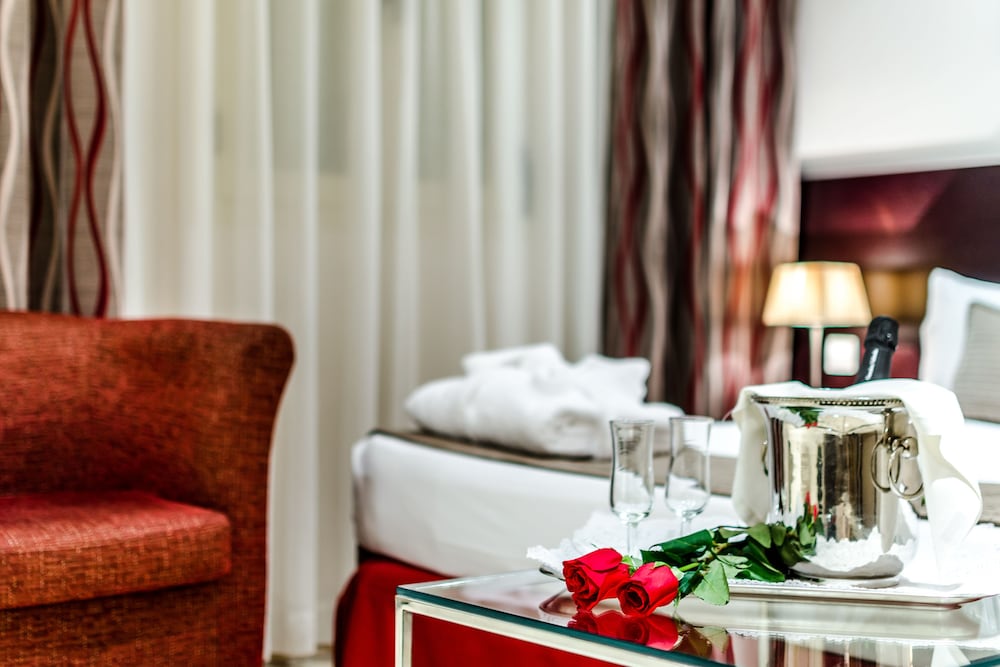 Фото Hotel Exe Suites 33