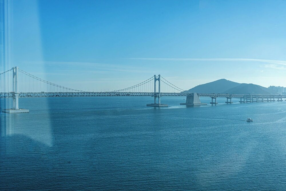 Фото H Avenue Hotel