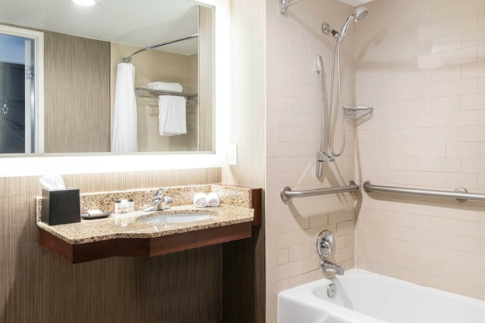 Фото Sheraton Indianapolis City Centre Hotel