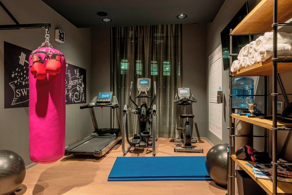 Фото Moxy Glasgow Merchant City