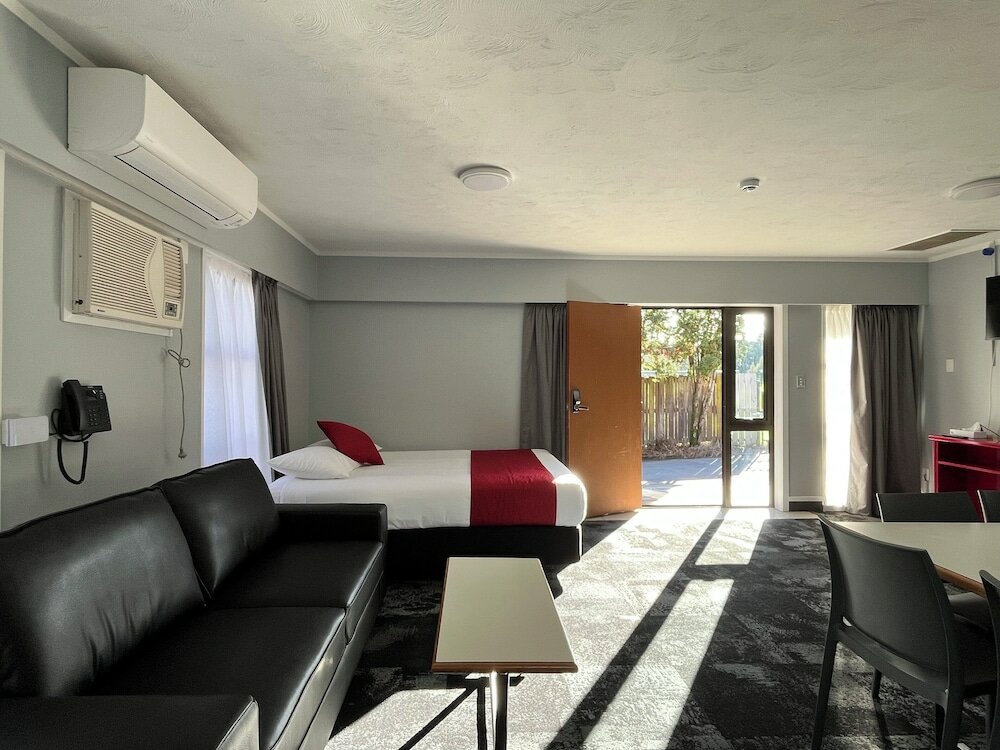 Фото Beetham Park Motel