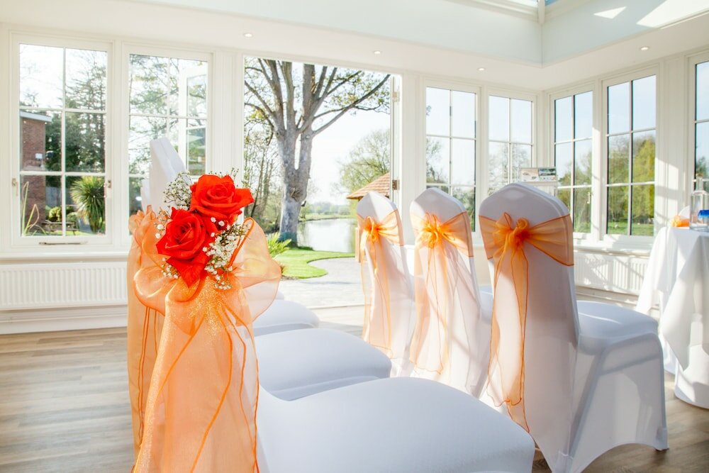 Фото Legacy Rose & Crown Hotel