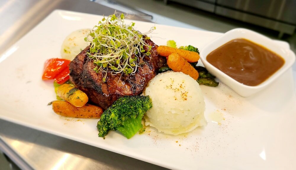 Фото Executive House Suites Hotel & Conference Centre