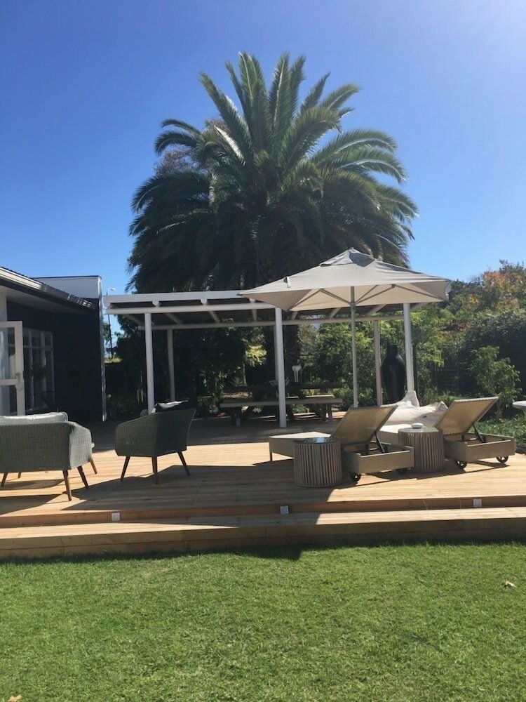 Фото No. 10 Caledon Street Guest House