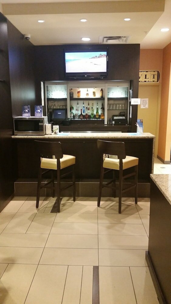 Фото Days Inn & Suites by Wyndham Winnipeg Airport Manitoba