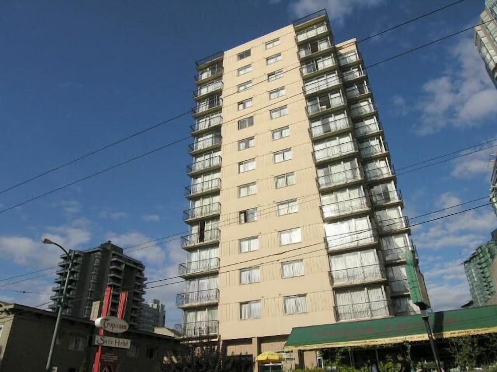 Фото Tropicana Suite Hotel