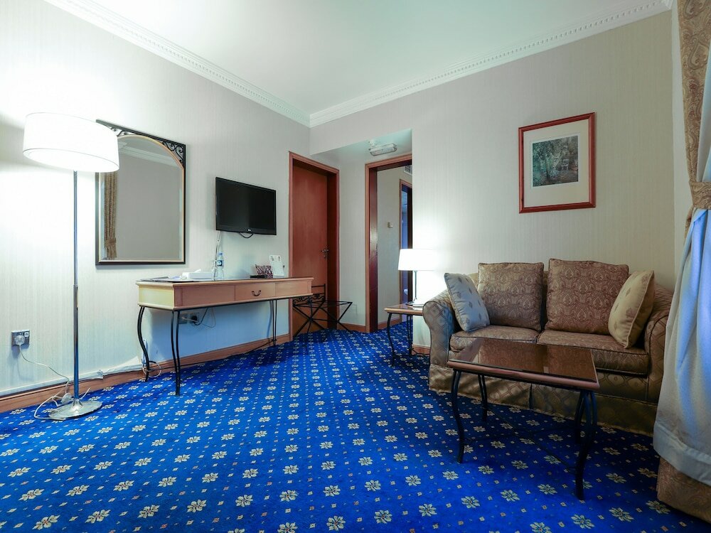 Фото Oyo 328 City Plaza Hotel