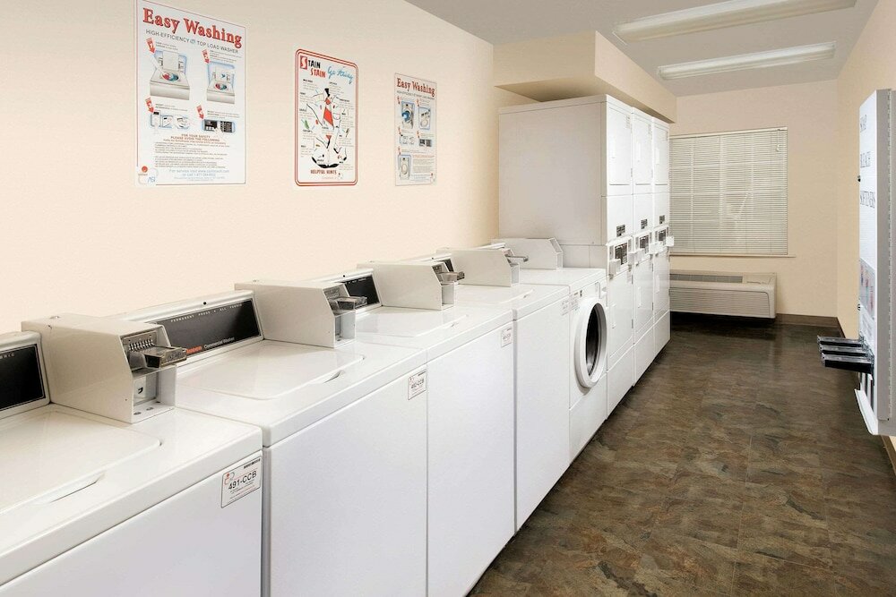 Фото WoodSpring Suites Kansas City Mission