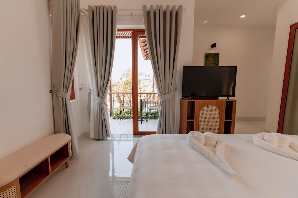 Фото Hue Riverside Villa