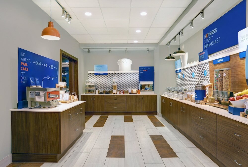 Фото Holiday Inn Express & Suites Lenexa - Overland Park Area, an Ihg Hotel