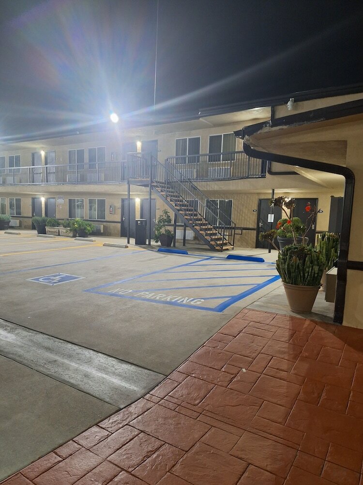 Фото Portofino Inn Burbank