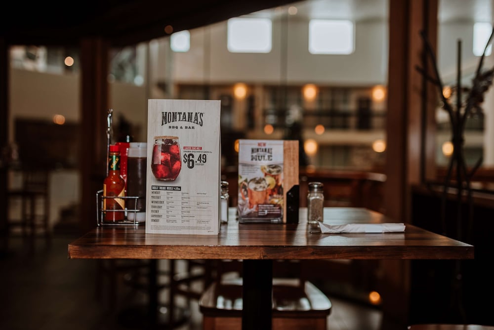 Фото Nisku Inn And Conference Centre