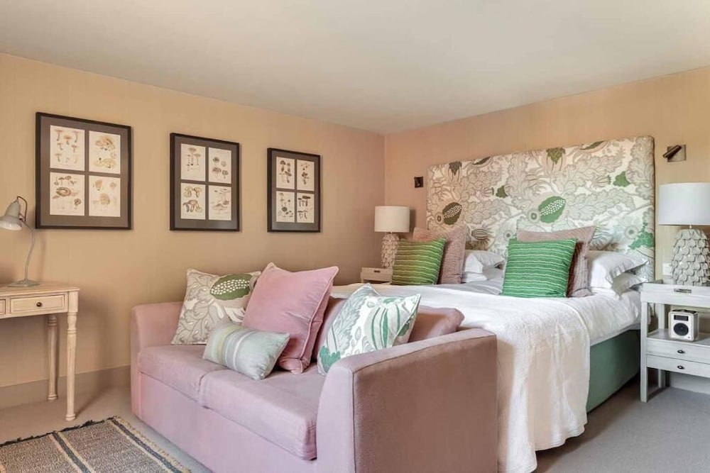 Фото The Falstaff Hotel