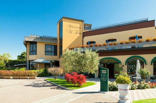 Внешний вид отеля Hotel Ristorante Al Fiore в Пескиера-дель-Гарде, фото 1