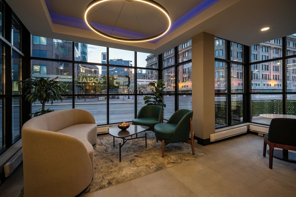 Фото Holiday Inn and Suites Winnipeg Downtown