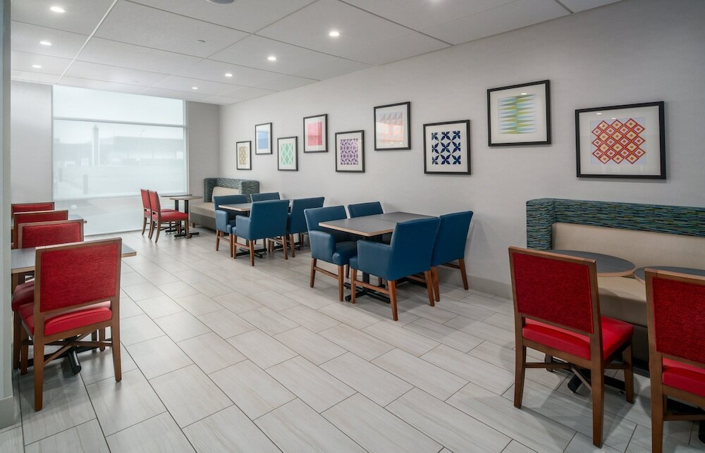 Фото Holiday Inn Express & Suites Brandon, an Ihg Hotel