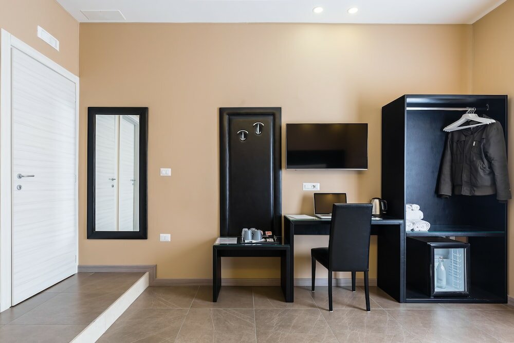 Фото Bh Napoli Railway